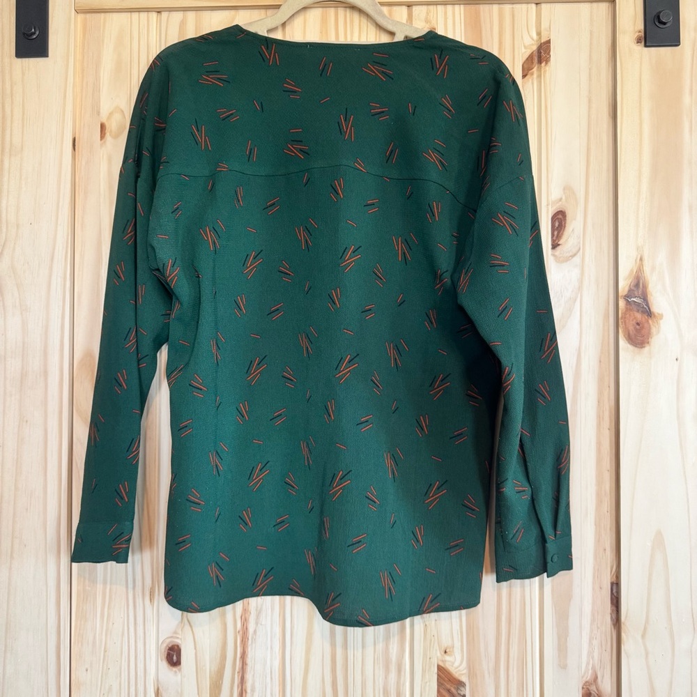 Green V-Neck Print Button Front Long Sleeve Blouse size Small - Picture 5 of 6